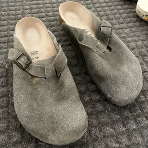 Boston Clogs - Thyme Suede